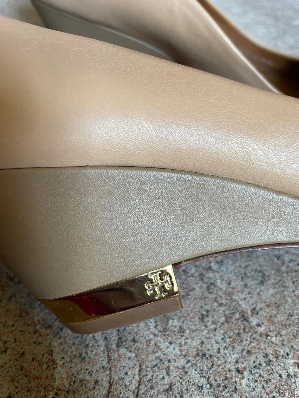 Tory Burch Women's Pointed Toe Leather Pumps in Nude